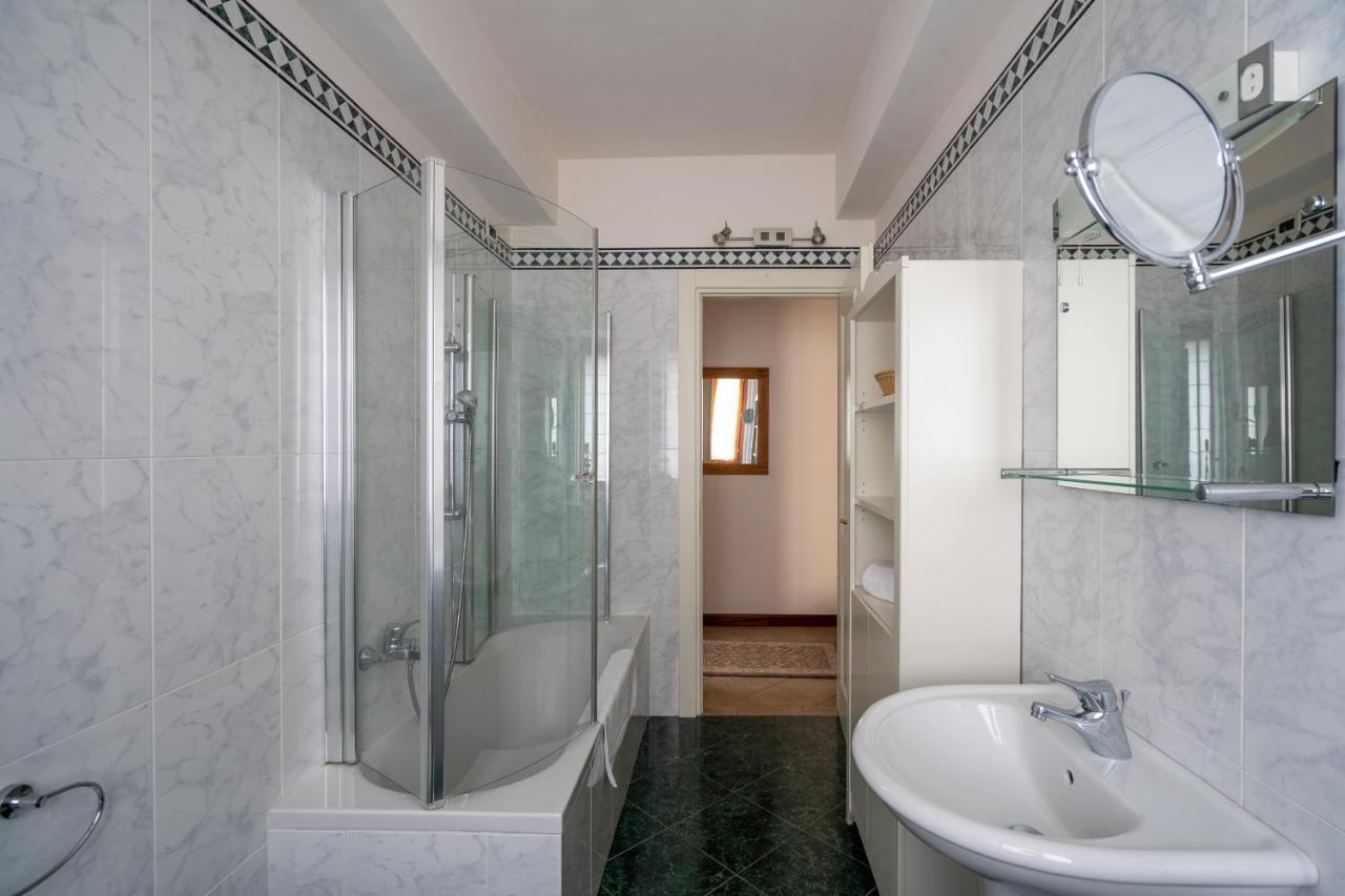 Silvia Apartment - Residence Regina ลาโญ ภายนอก รูปภาพ